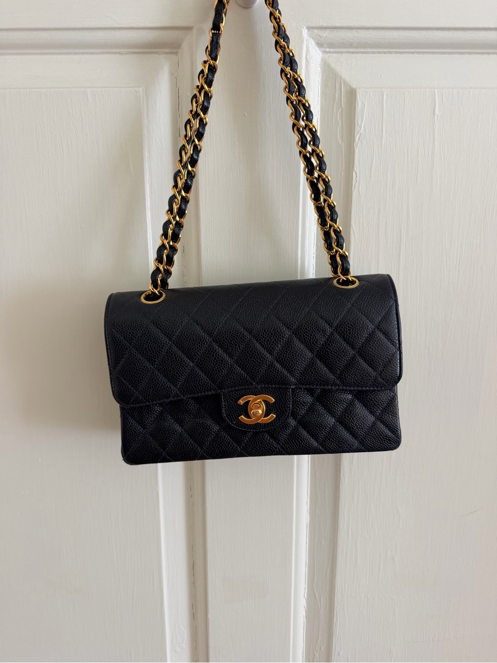 Authentic vintage CHANEL Classic Quilted Shoulder Bag with Gold plated Hardware